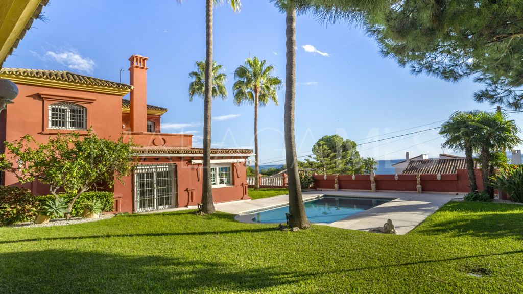 Chalet for sale in Estepona Puerto