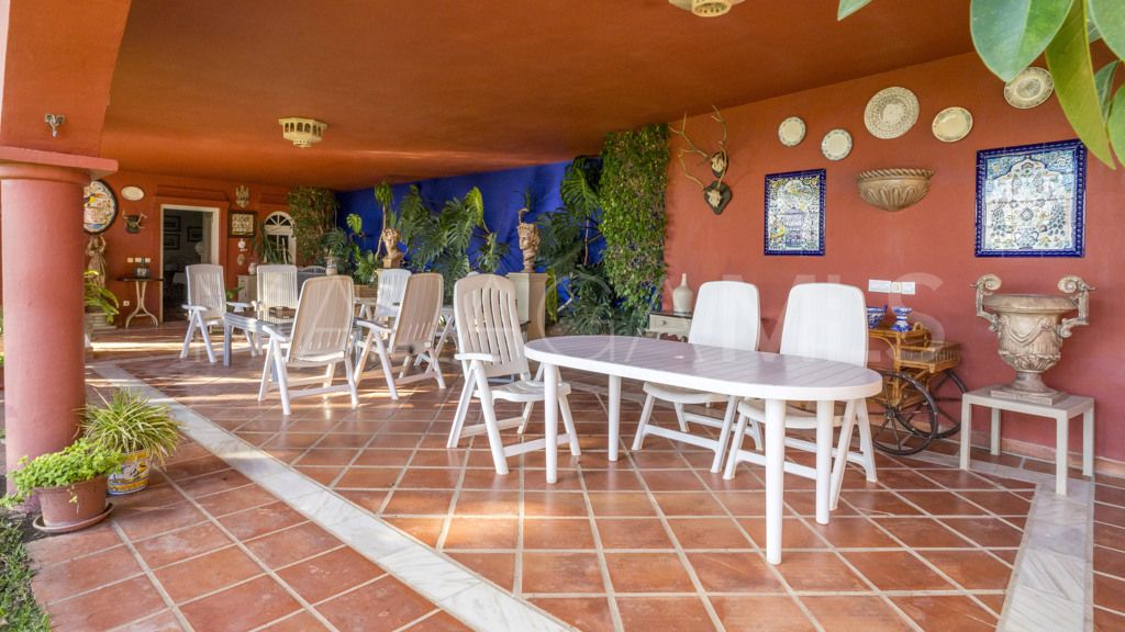 Chalet for sale in Estepona Puerto