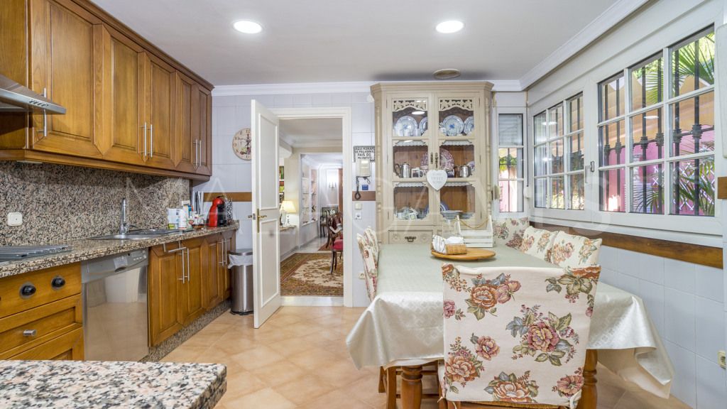 Chalet for sale in Estepona Puerto