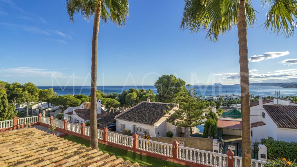 Chalet for sale in Estepona Puerto