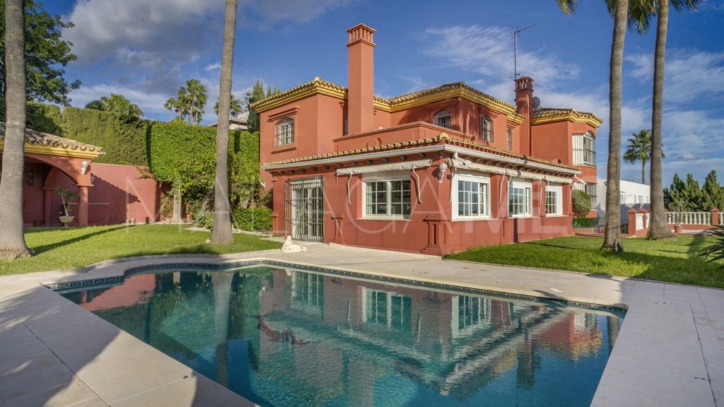 Chalet for sale in Estepona Puerto