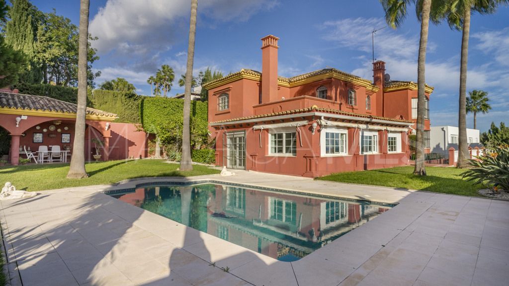 Chalet for sale in Estepona Puerto