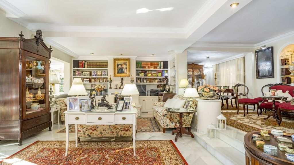 Chalet for sale in Estepona Puerto