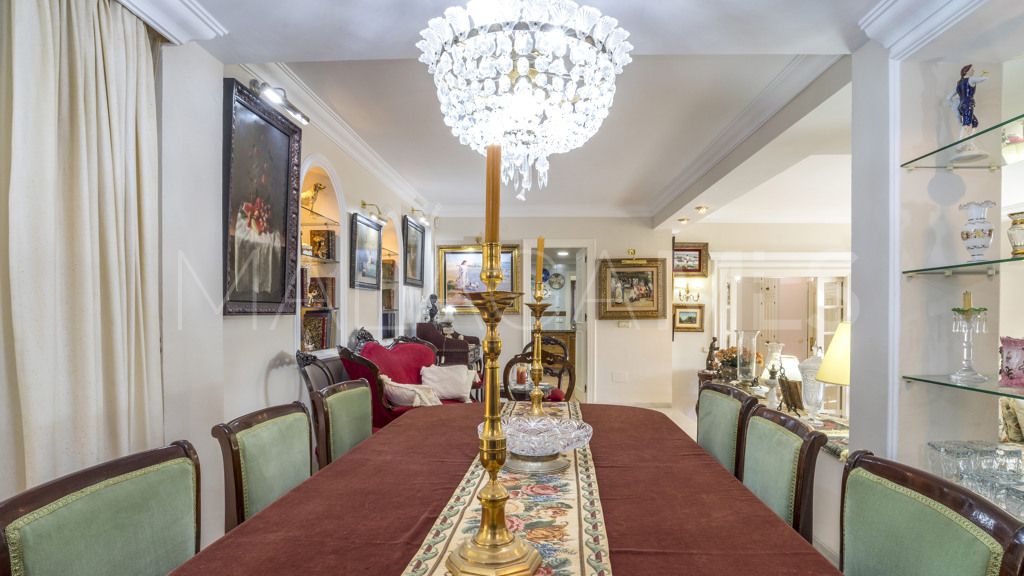 Chalet for sale in Estepona Puerto