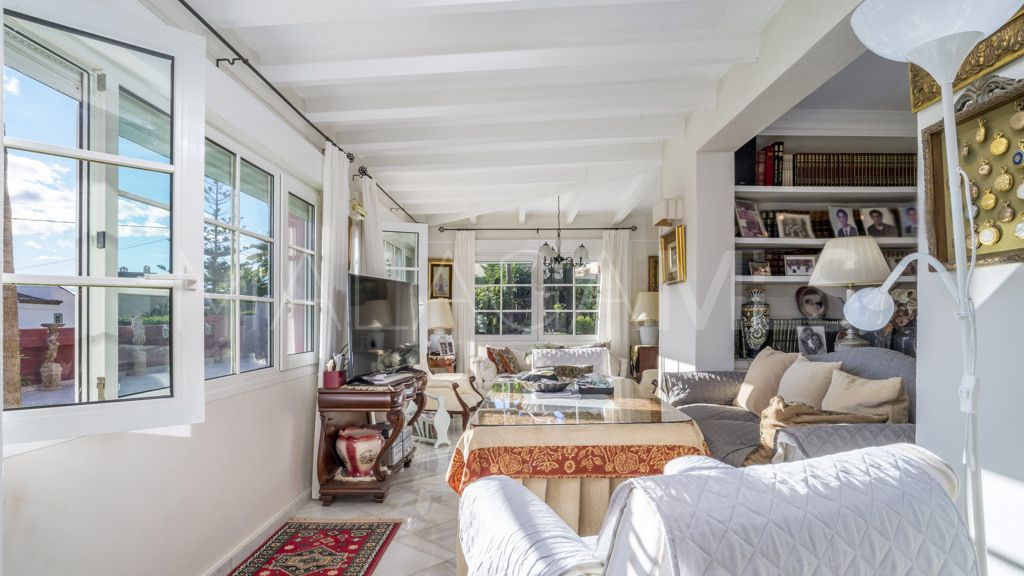 Chalet for sale in Estepona Puerto