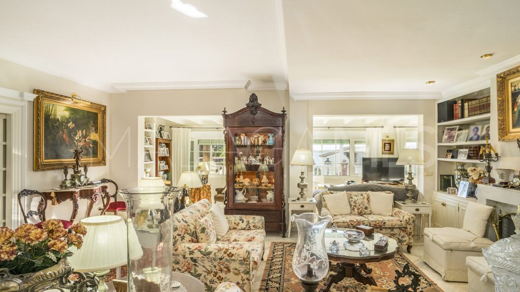 Chalet for sale in Estepona Puerto
