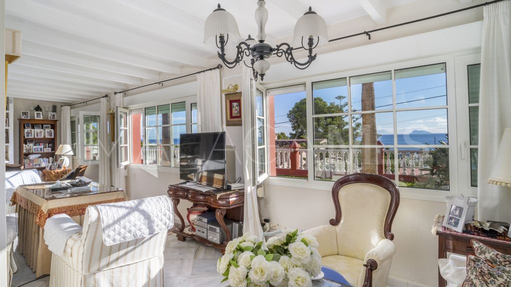 Chalet for sale in Estepona Puerto