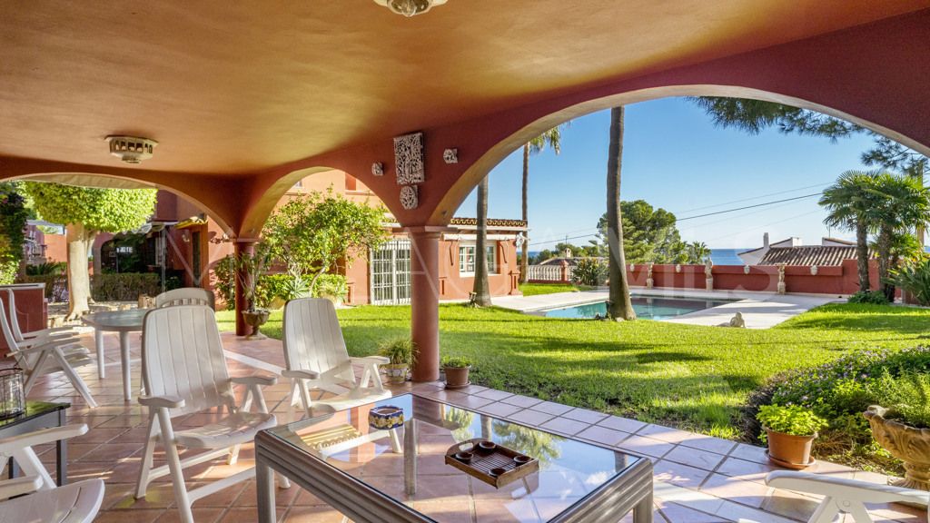 Chalet for sale in Estepona Puerto