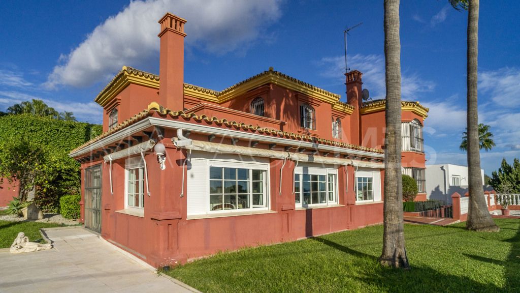 Chalet for sale in Estepona Puerto