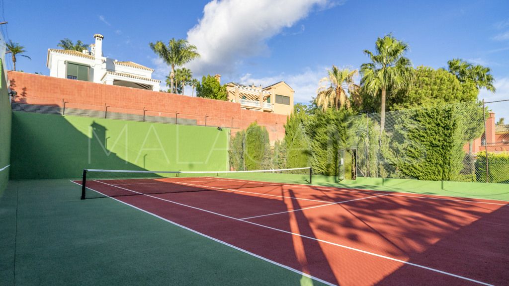 Chalet for sale in Estepona Puerto