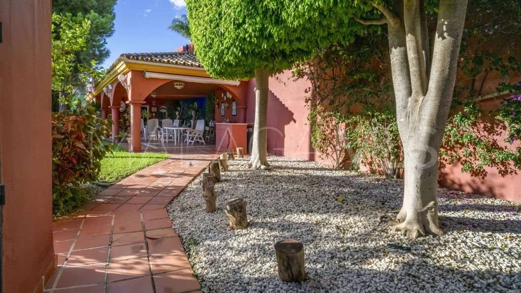 Chalet for sale in Estepona Puerto