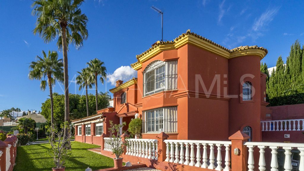 Chalet for sale in Estepona Puerto