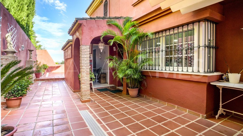 Chalet for sale in Estepona Puerto