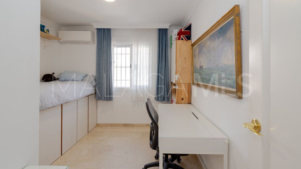 Chalet for sale in Estepona