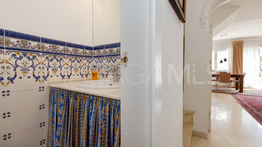 Chalet for sale in Estepona