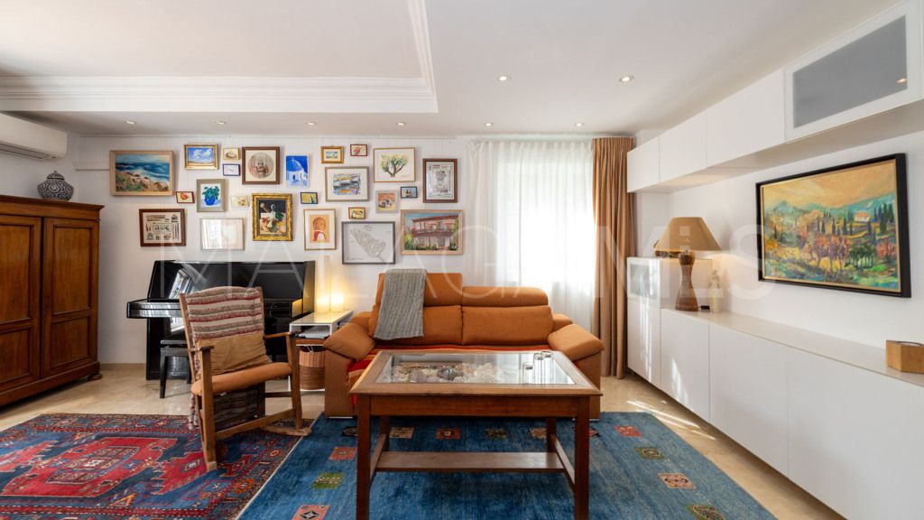 Chalet for sale in Estepona