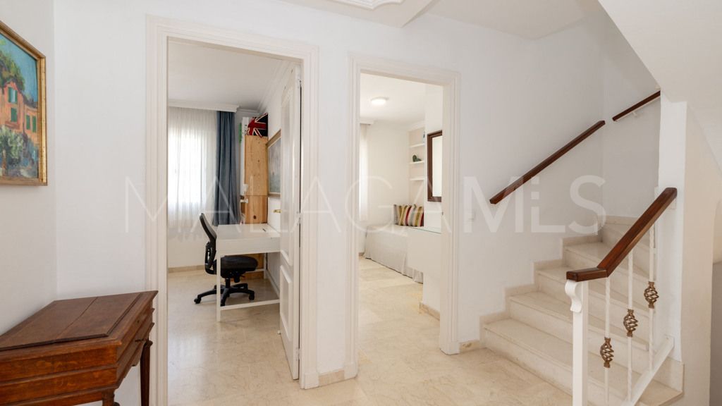 Chalet for sale in Estepona