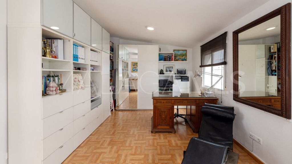 Chalet for sale in Estepona