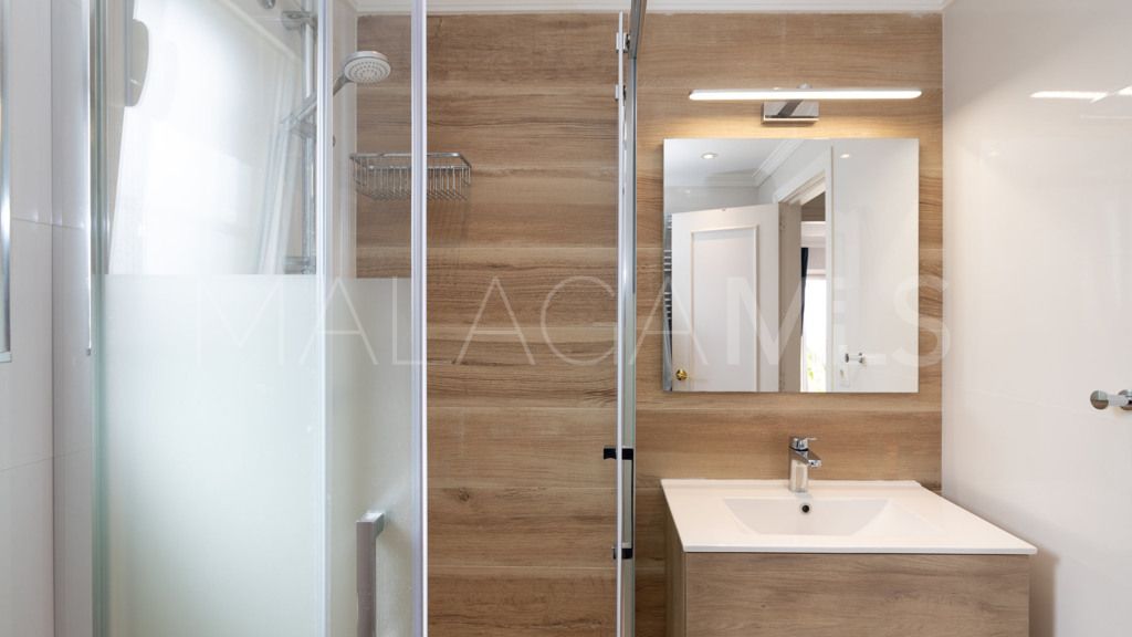 Chalet for sale in Estepona