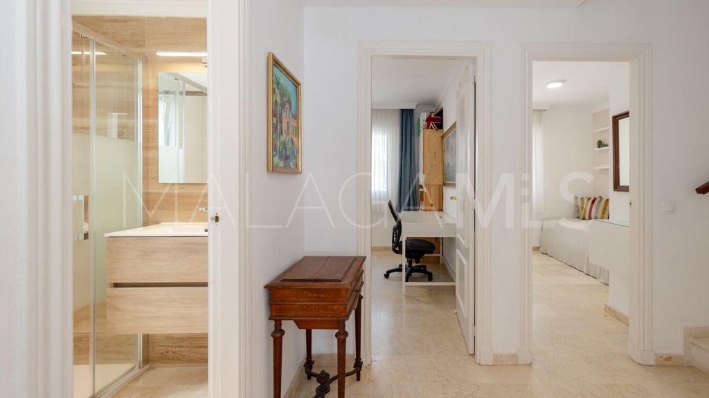 Chalet for sale in Estepona