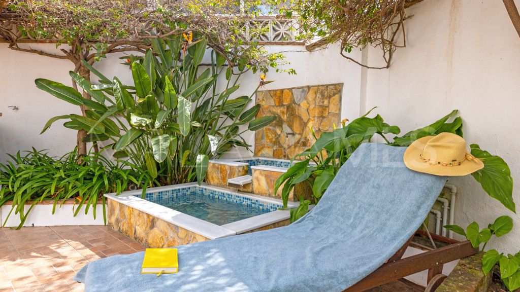 Chalet for sale in Estepona