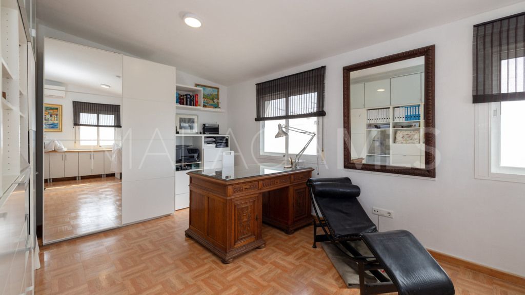 Chalet for sale in Estepona