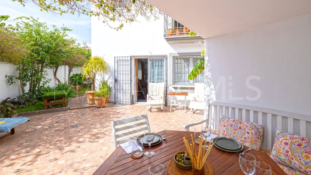 Chalet for sale in Estepona