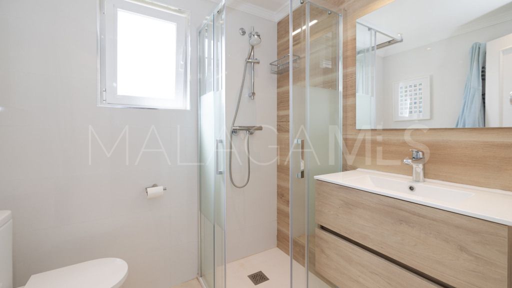 Chalet for sale in Estepona