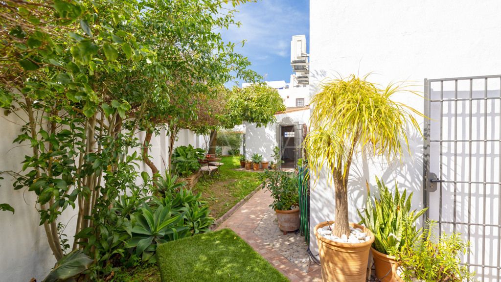 Chalet for sale in Estepona