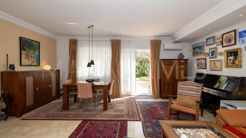 Chalet for sale in Estepona