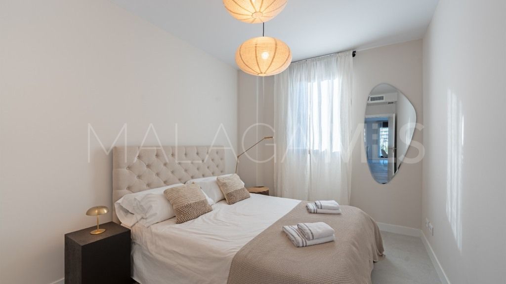 For sale 3 bedrooms apartment in Estepona