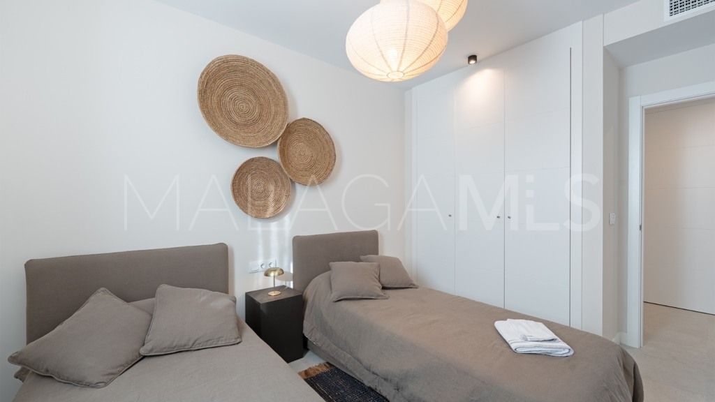 For sale 3 bedrooms apartment in Estepona