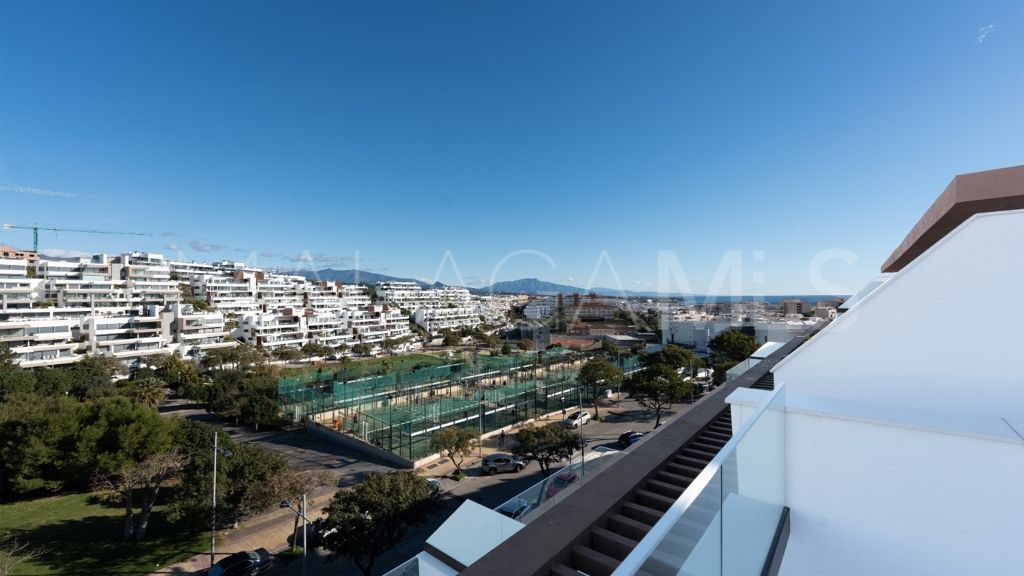 For sale 3 bedrooms apartment in Estepona