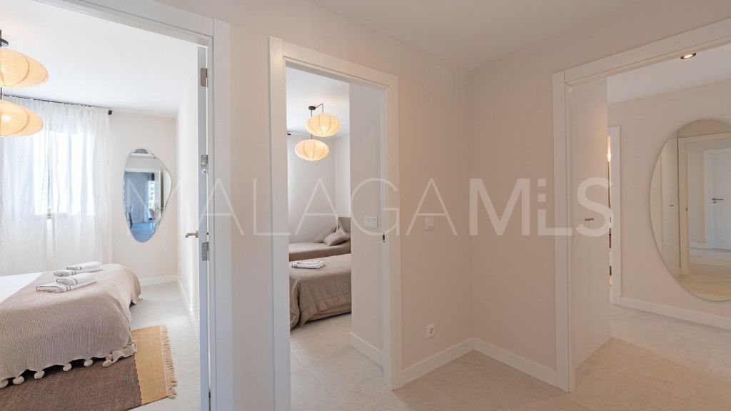 For sale 3 bedrooms apartment in Estepona