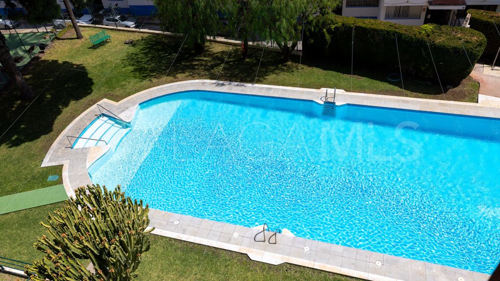 Lägenhet for sale in Estepona Puerto