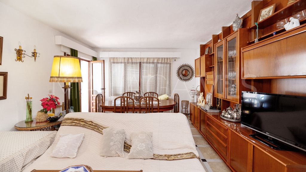 Lägenhet for sale in Estepona Puerto