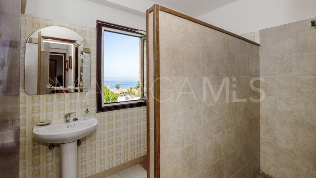 Lägenhet for sale in Estepona Puerto