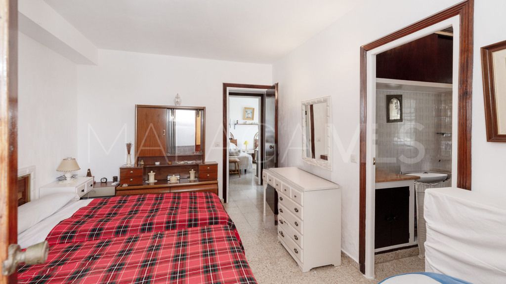 Lägenhet for sale in Estepona Puerto