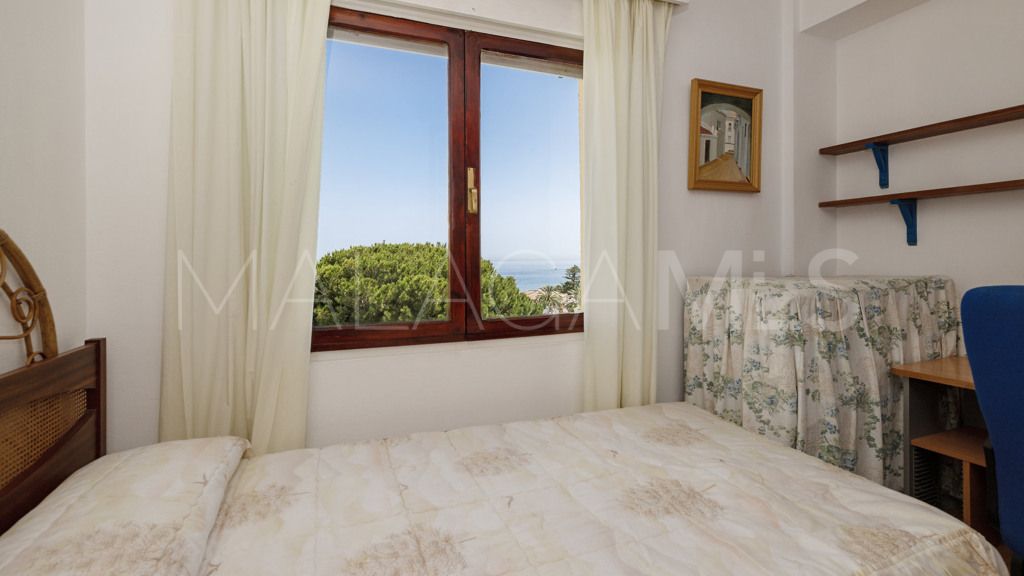 Lägenhet for sale in Estepona Puerto