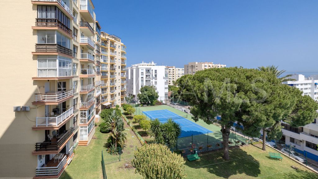 Lägenhet for sale in Estepona Puerto