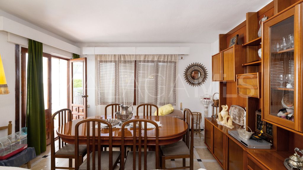 Lägenhet for sale in Estepona Puerto