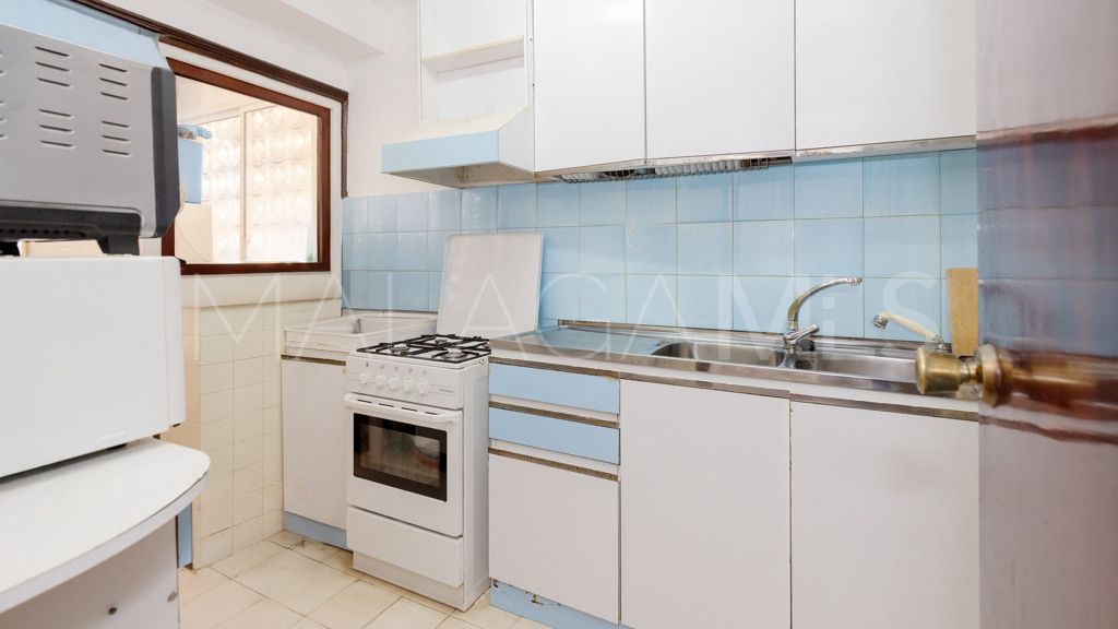 Lägenhet for sale in Estepona Puerto