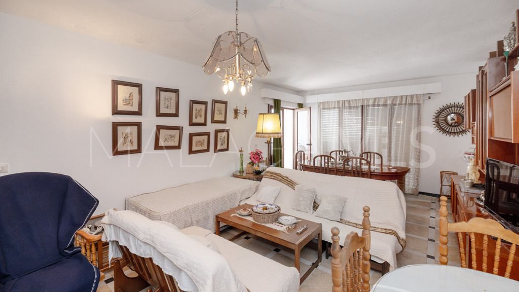 Lägenhet for sale in Estepona Puerto
