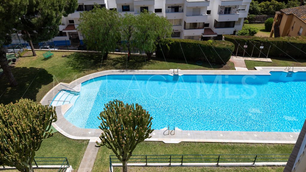 Lägenhet for sale in Estepona Puerto