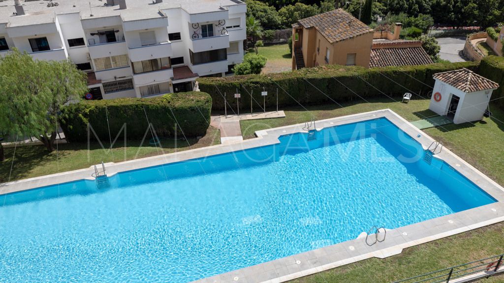 Lägenhet for sale in Estepona Puerto