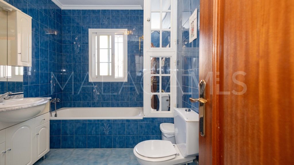 Chalet for sale in Estepona