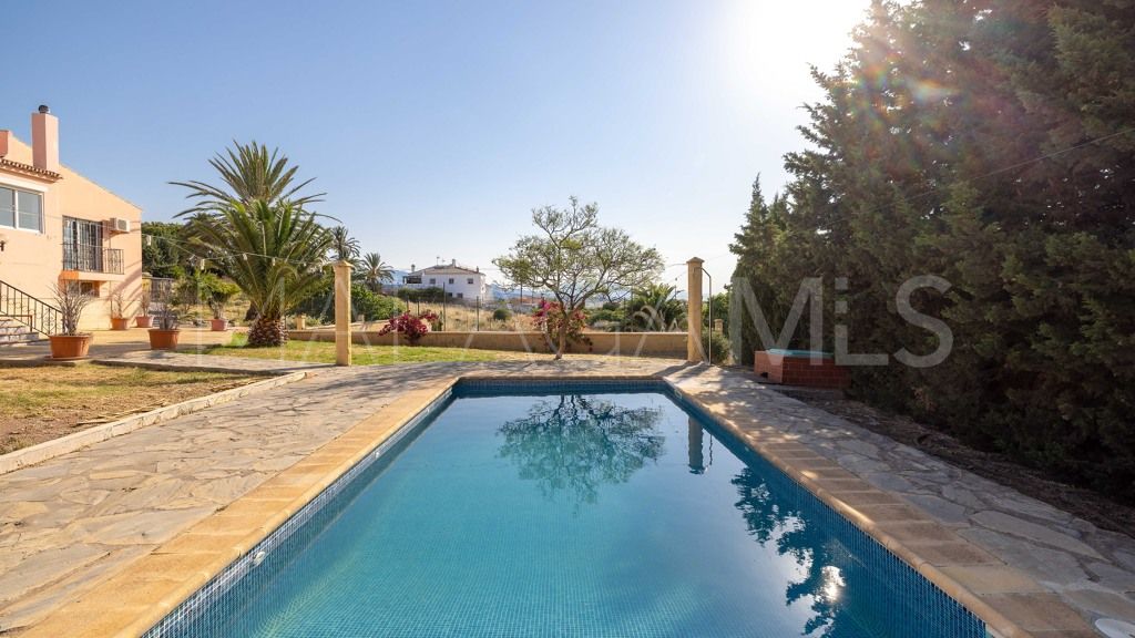Chalet for sale in Estepona