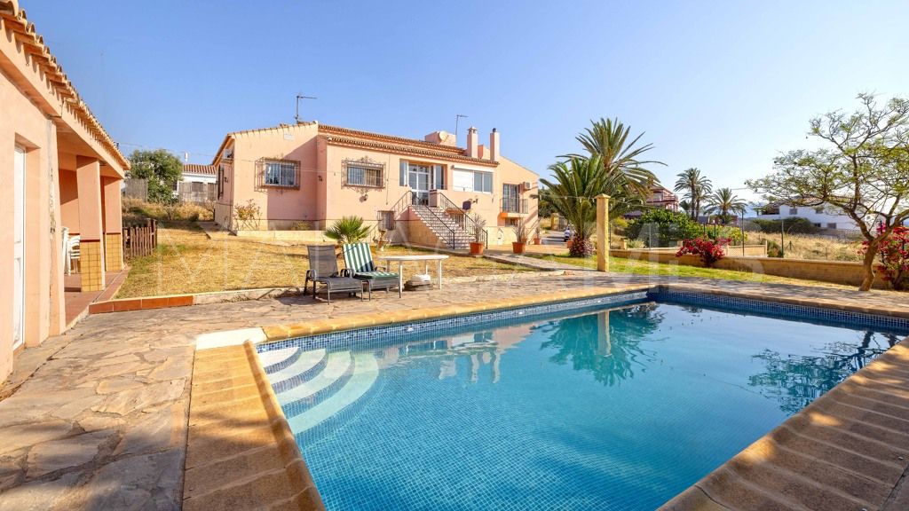 Chalet for sale in Estepona