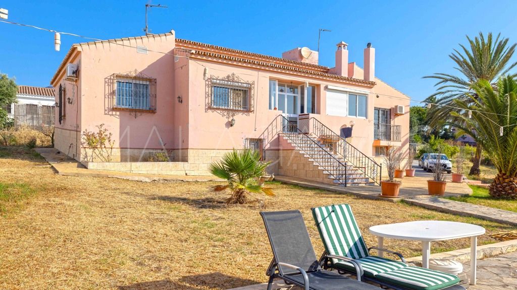 Chalet for sale in Estepona