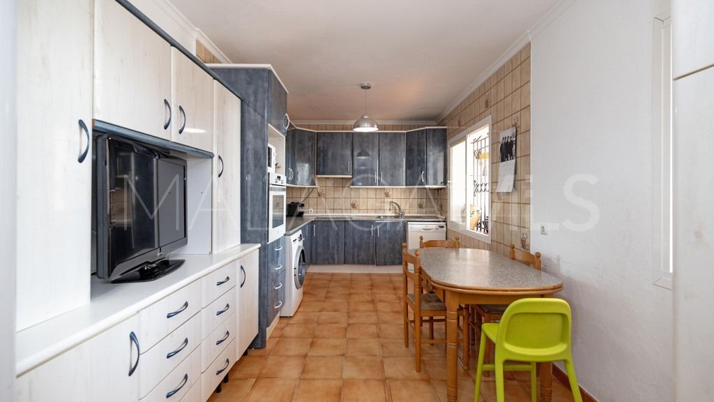 Chalet for sale in Estepona